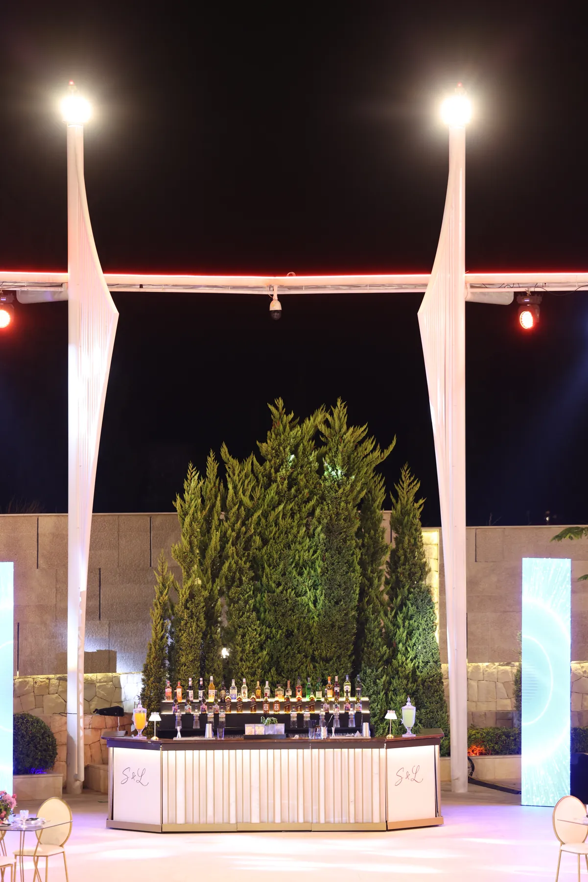 Full front view of the Pannel Bar and its illuminated vertical panels