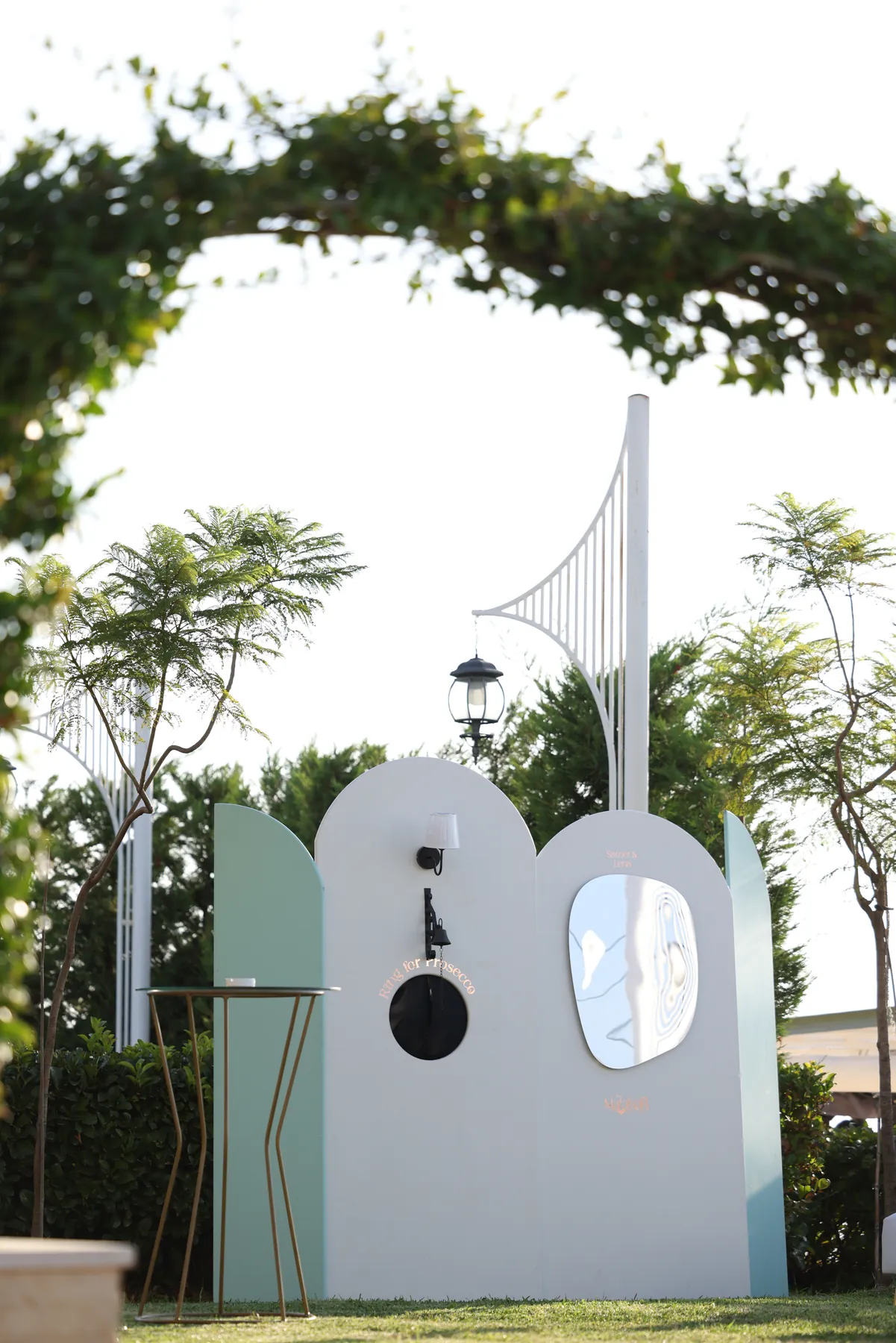 Front view of the curved Ambiance welcome station in a garden